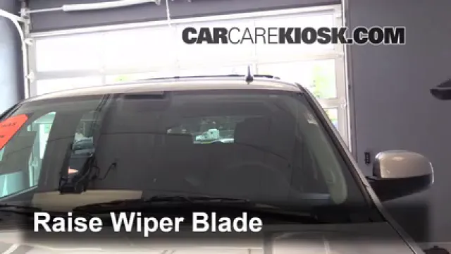 2013 Chevrolet Tahoe LT 5.3L V8 FlexFuel Balais essuie-glace avant Changer les balais des essuie-glace